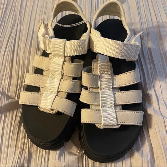 UGG Ashton multi strap off white sandals size‎ 2 youth new without tags - Picture 3 of 9